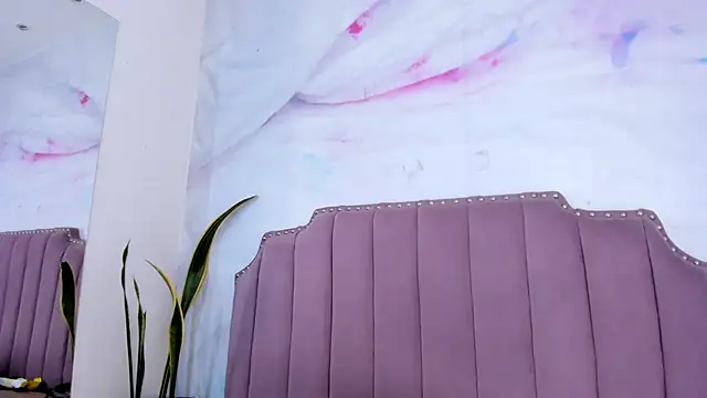 Snapshot of Lia_Guzman chatting on February 17, 3:15 am Lia Guzman online show from February 17, 3:15 am