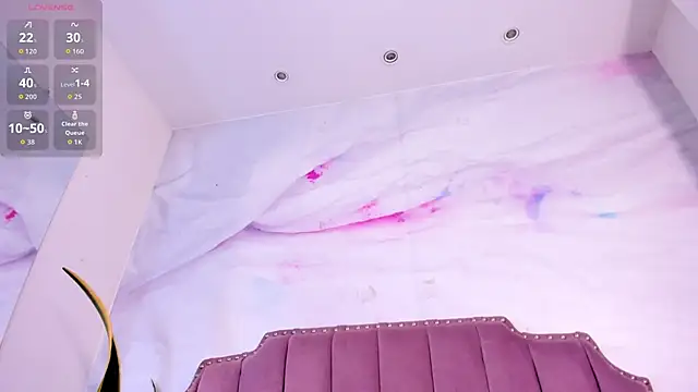 Lia Guzman online show from December 19, 3:10 am