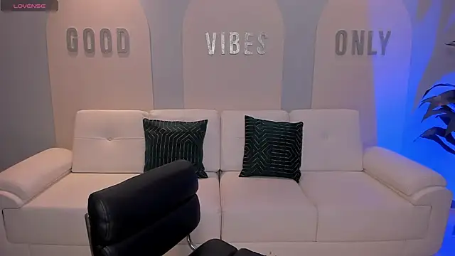 BeccaBaxter online show from April 17, 12:19 pm