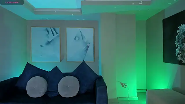 BeccaBaxter online show from November 28, 8:20 pm