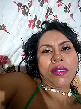 Snapshot of kyliebigboobs chatting on February 28, 6:02 am kyliebigboobs online show from February 28, 6:02 am