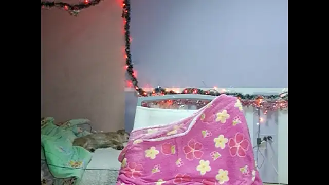 Snapshot of kyliebigboobs chatting on December 15, 9:04 am kyliebigboobs online show from December 15, 9:04 am