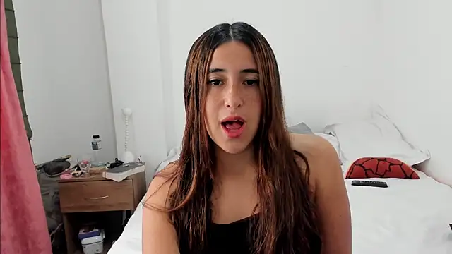 Snapshot of __leaa chatting on February 20, 8:47 pm leaa online show from February 20, 8:47 pm