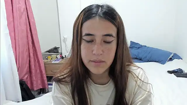 Snapshot of __leaa chatting on March 22, 10:59 pm leaa online show from March 22, 10:59 pm