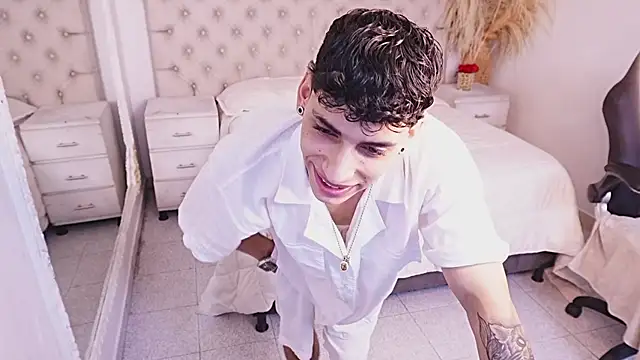 JhoanLeandro online show from July 10, 4:45 am
