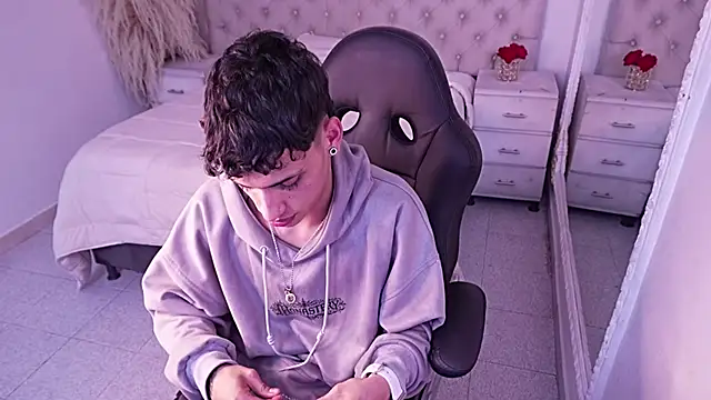 JhoanLeandro online show from April 10, 6:20 am