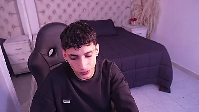 JhoanLeandro online show from April 19, 6:03 am