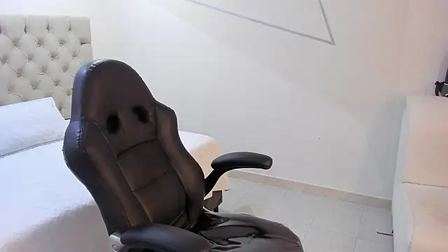 JhoanLeandro online show from January 14, 5:00 am