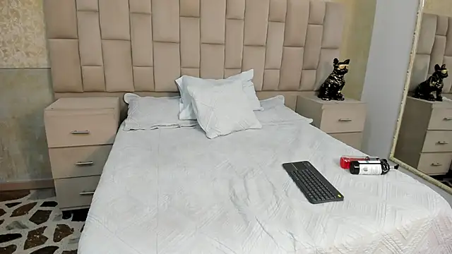 JhoanLeandro online show from October 13, 10:10 pm