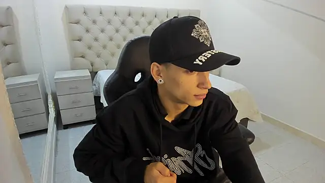 JhoanLeandro online show from December 1, 5:19 am