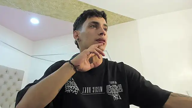 JhoanLeandro online show from October 23, 4:11 am