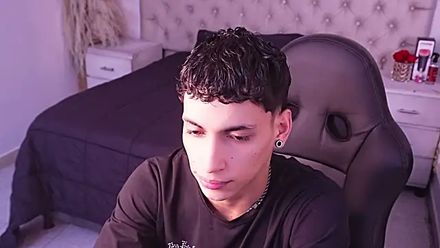 JhoanLeandro online show from April 24, 6:37 am