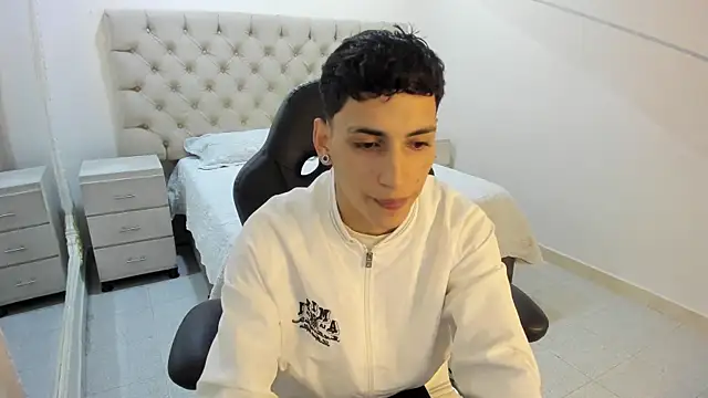 JhoanLeandro online show from November 30, 4:57 am