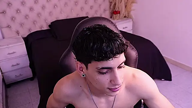 JhoanLeandro online show from June 14, 6:36 am