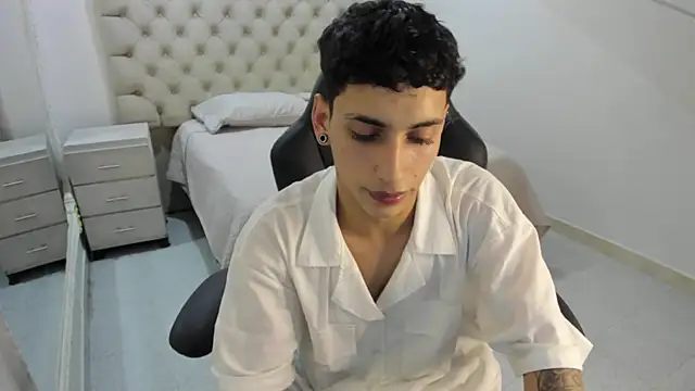 JhoanLeandro online show from November 1, 6:08 am