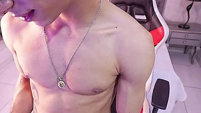 JhoanLeandro online show from May 2, 2:06 am