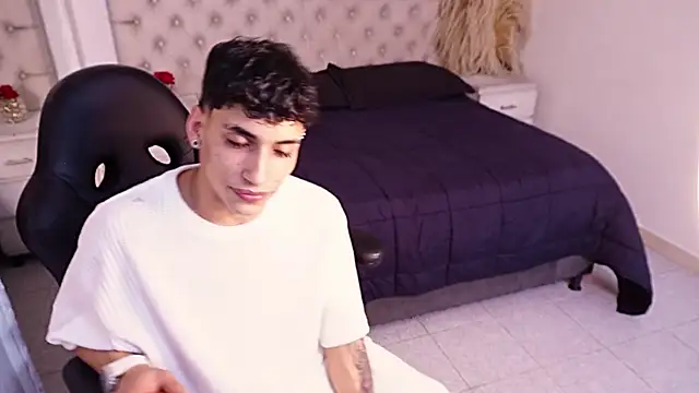 JhoanLeandro online show from July 4, 4:30 am