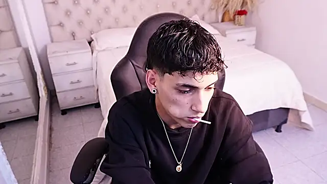 JhoanLeandro online show from July 8, 4:24 am