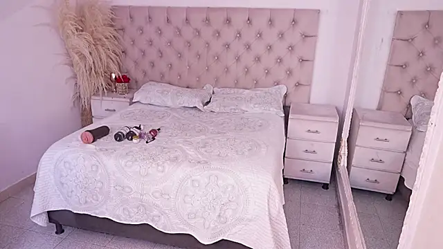 JhoanLeandro online show from March 13, 4:50 am