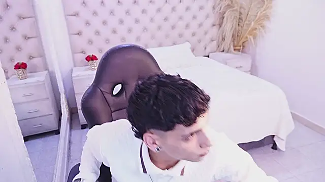JhoanLeandro online show from June 22, 5:37 am