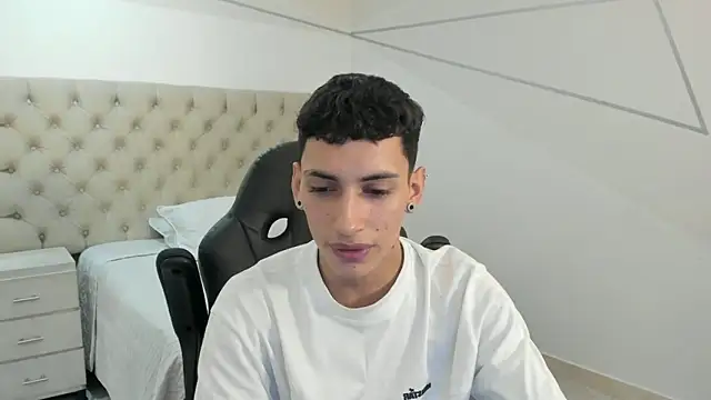 JhoanLeandro online show from September 20, 4:28 am