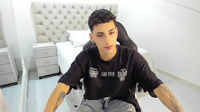 JhoanLeandro online show from November 6, 5:22 am