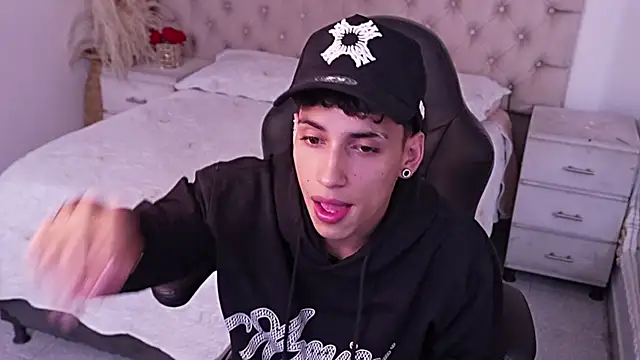 JhoanLeandro online show from March 24, 6:13 am