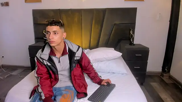JhoanLeandro online show from March 3, 4:00 am