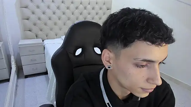 JhoanLeandro online show from January 13, 4:49 am