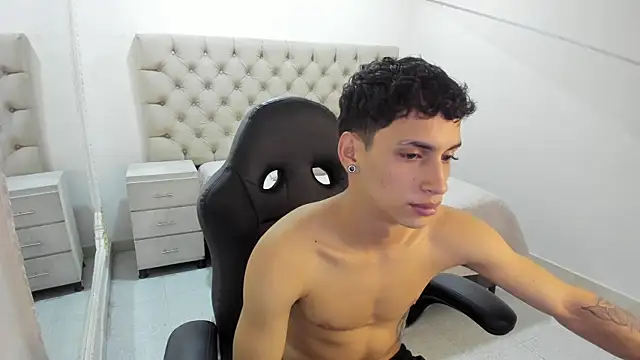 JhoanLeandro online show from October 30, 5:17 am