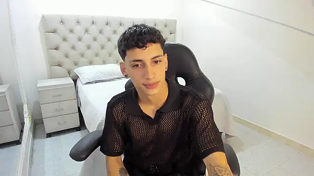 JhoanLeandro online show from November 14, 5:33 am