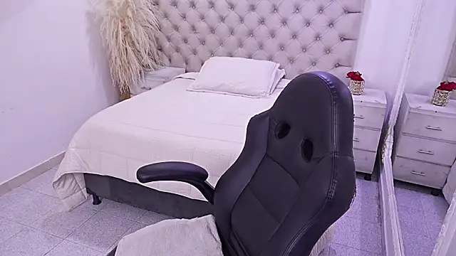 JhoanLeandro online show from April 2, 5:25 am