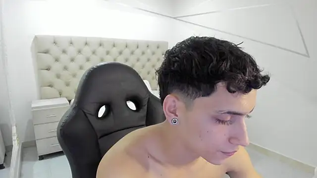 JhoanLeandro online show from October 22, 4:23 am