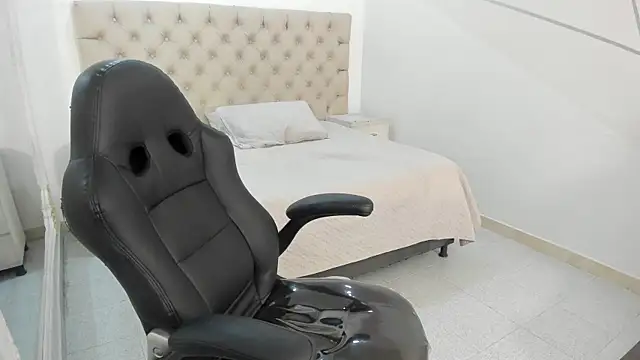 JhoanLeandro online show from October 19, 5:21 am