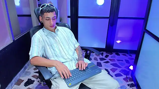 JhoanLeandro online show from February 15, 4:47 am
