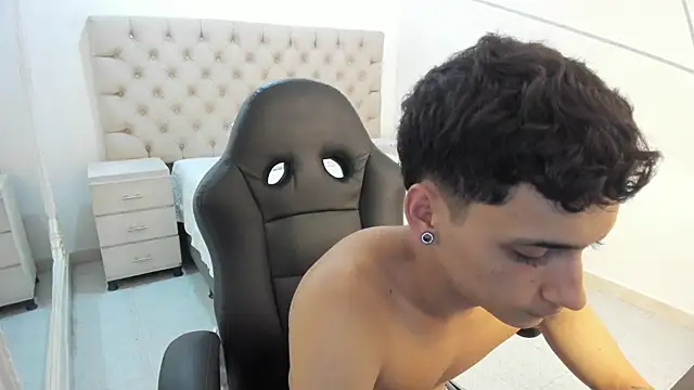 JhoanLeandro online show from October 25, 7:07 am