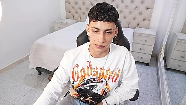 JhoanLeandro online show from March 4, 5:48 am