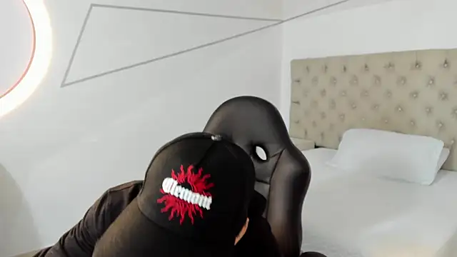 JhoanLeandro online show from February 17, 4:10 am