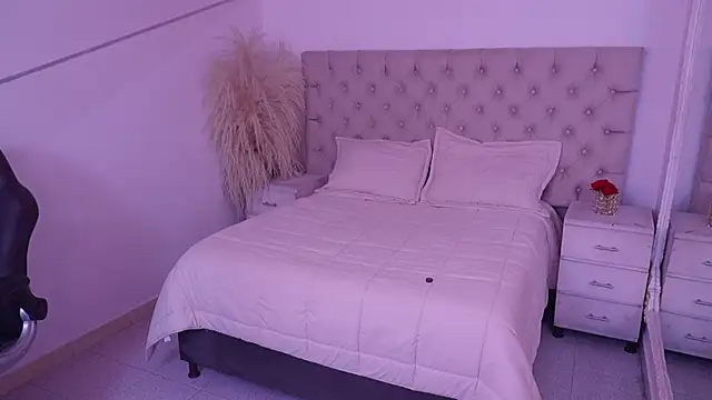 JhoanLeandro online show from April 12, 4:49 am