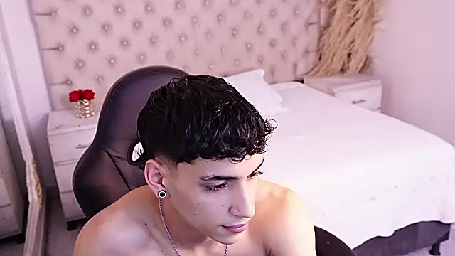 JhoanLeandro online show from June 17, 4:34 am