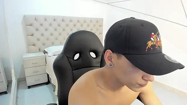 JhoanLeandro online show from October 26, 6:47 am