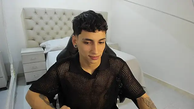 JhoanLeandro online show from November 17, 4:49 am