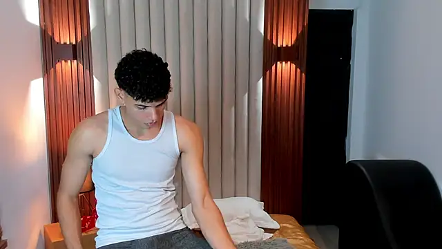 Snapshot of Justin_mack chatting on February 19, 3:05 pm Justin mack online show from February 19, 3:05 pm