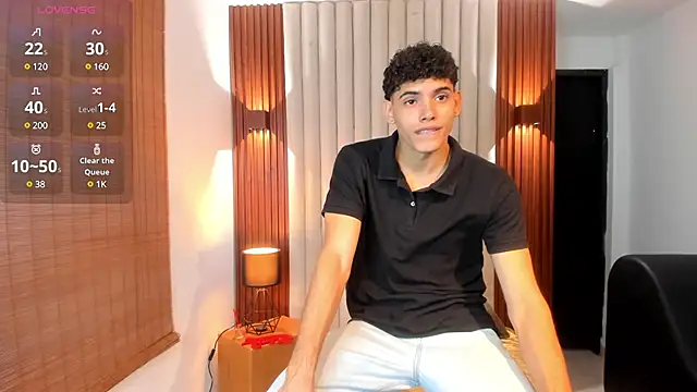 Snapshot of Justin_mack chatting on March 21, 12:06 pm Justin mack online show from March 21, 12:06 pm