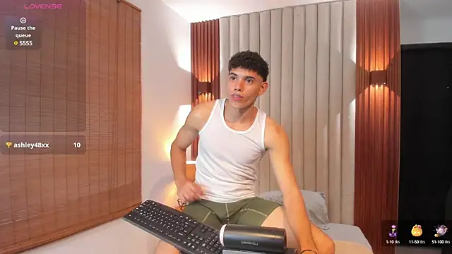 Snapshot of Justin_mack chatting on March 15, 3:16 pm Justin mack online show from March 15, 3:16 pm