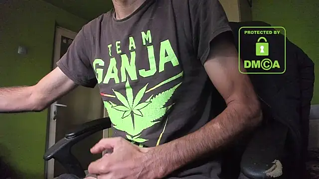 Snapshot of BigCumShoot chatting on October 5, 6:04 am BigCumShoot online show from October 5, 6:04 am