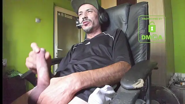 Snapshot of BigCumShoot chatting on September 20, 5:23 am BigCumShoot online show from September 20, 5:23 am
