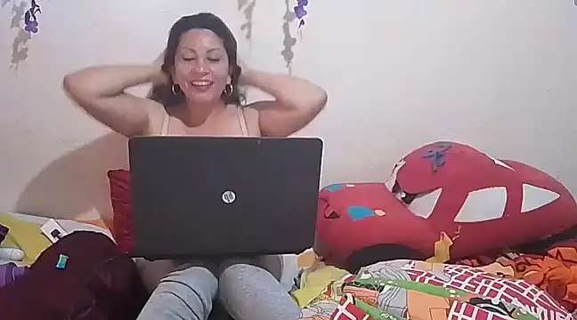 Snapshot of xxsexycutexxx chatting on February 18, 9:09 pm xxsexycutexxx online show from February 18, 9:09 pm