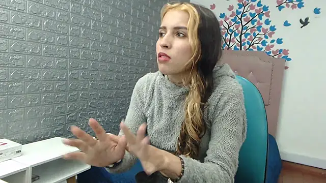 Snapshot of AngelaTurizo chatting on November 15, 8:13 pm AngelaTurizo online show from November 15, 8:13 pm