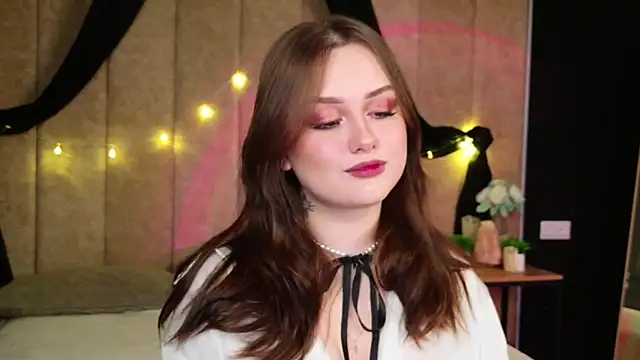 Kendra Parlow online show from November 4, 8:34 pm